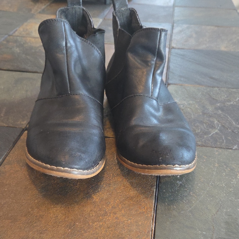 Rocket Dog Black Leather Ankle Booties
